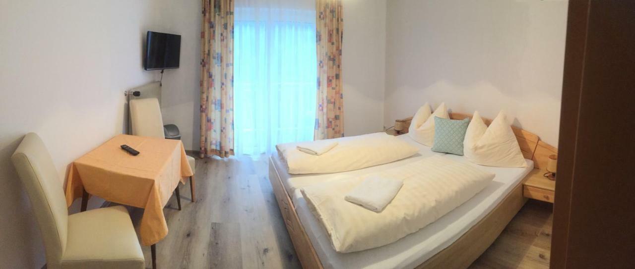 Seecamping & Pension Mentl Landskron ภายนอก รูปภาพ
